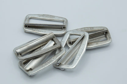Non-stainless steel chest buckle